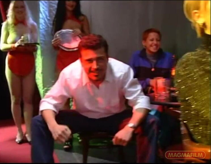 Magmafilm: Mycket kort mycket sexig oljad fighting (da)