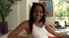 Naughty Black Girls: Roztomilá ebenová holka kouří chlapa a připravuje se na velkého...