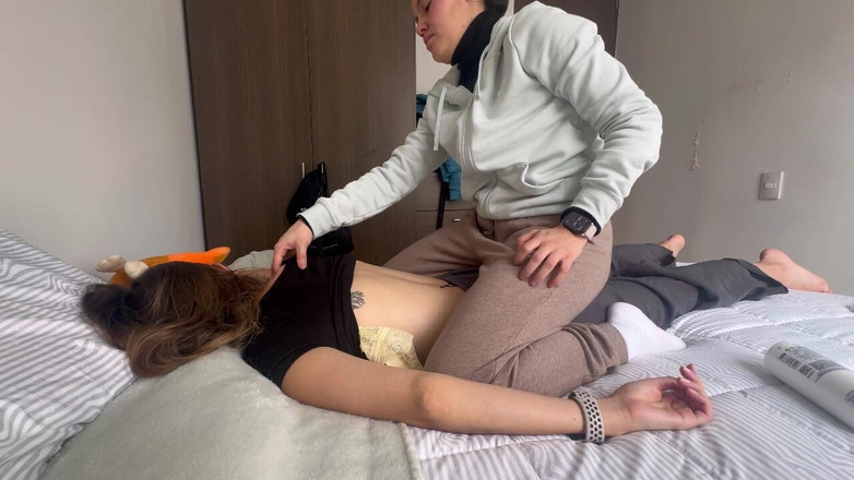 scarlettandc: Smyslná masáž od mého fembota na tělo a chodidla