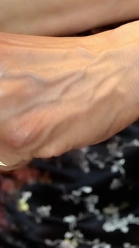 Velké a četné žíly v mých rukou, dokonce se hýbala jako had!