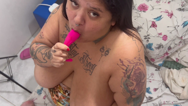 Mary Jhuana: Succhiare e scopare il ragazzo peloso tatuato