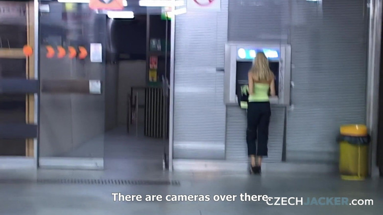 Czech Jacker: チェコジャッカー12:軽いトップレス公開 - 一つ引っ張るだけで即座に露出