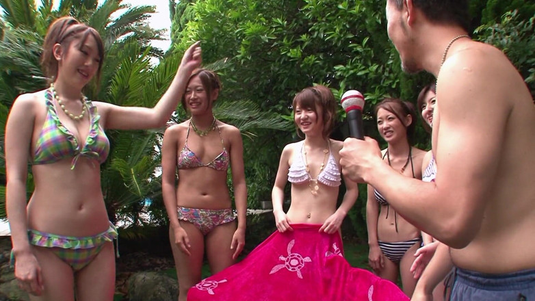 Slamming Asian Orgies: Sesi seks berkumpulan dengan awek musim panas di tepi kolam