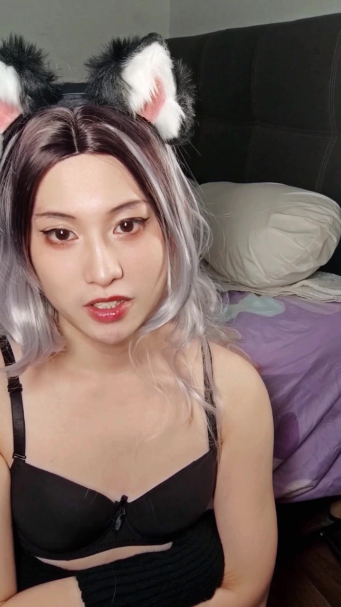 CurvedMonster: Catgirl Femme Footjob - Lf023