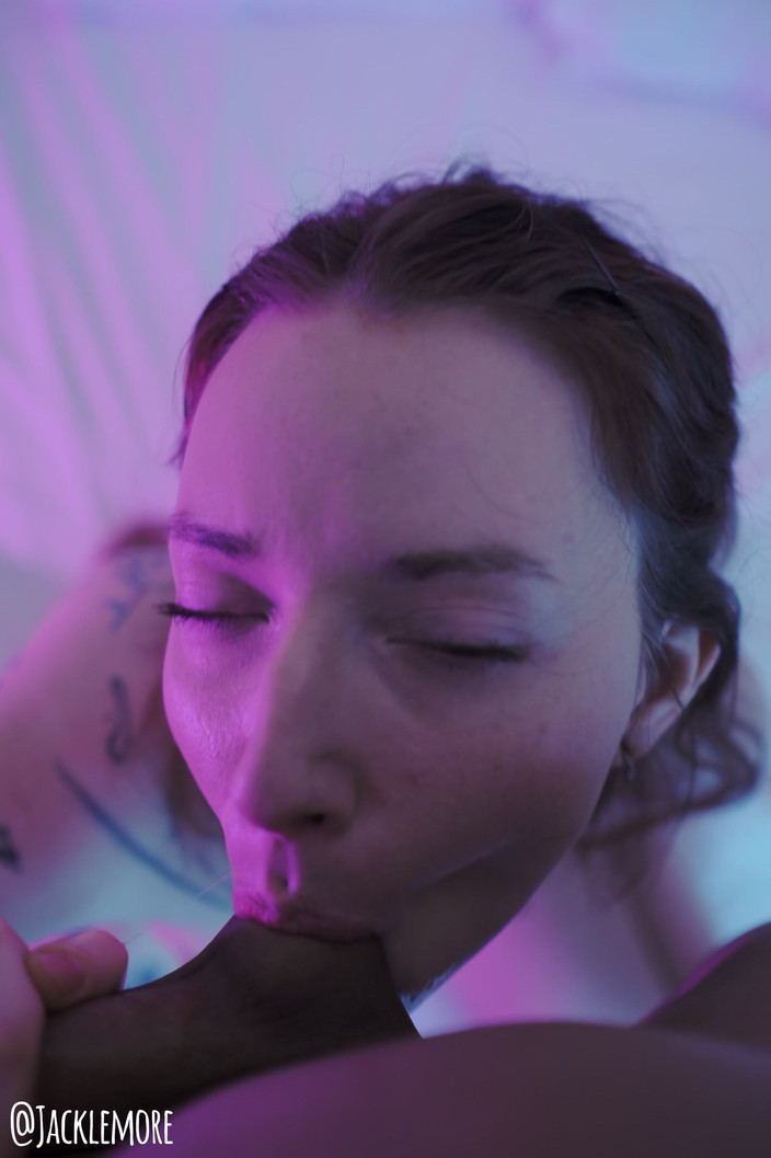 Jacklemore: Marianna mars nyepong kontol pov selama pemotretan