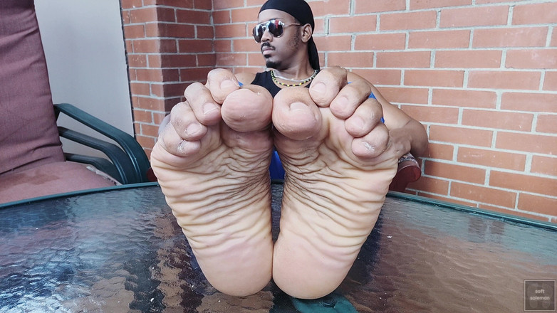 Soft Soleman: Nechal jsem nohy dýchat po tělocvičně (2025)