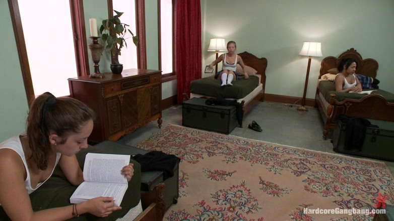 Hardcore Gangbang by Kink: Educația de Chastity Lynn - Lesbian Reformă Skool!