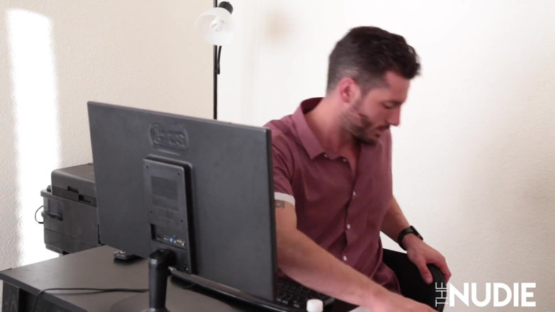 The Nudie: Dillion harper liebt büro-sex