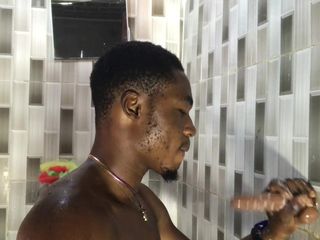 BlackDanie_production: Brincando com o brinquedo sexual dos meus amigos
