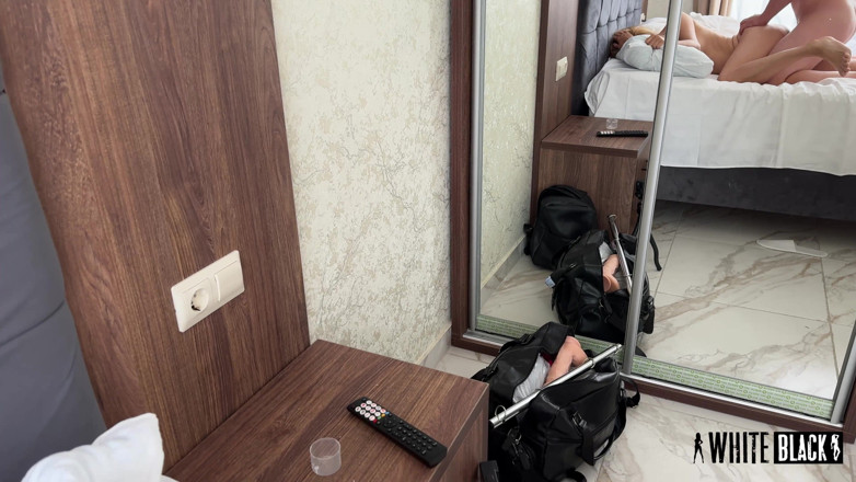 WhiteBlack: Traição de verdade! Turista casado puxou e pegou no hotel...
