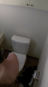 Vysokoškolačky: Záběry sexu na toaletě 3-5