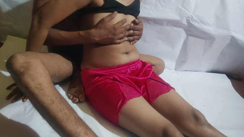 Tulsibhabhi: Seksi kız kendini teklif etti ve