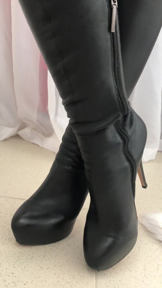 BDSM Cube: Mistress talk to you.