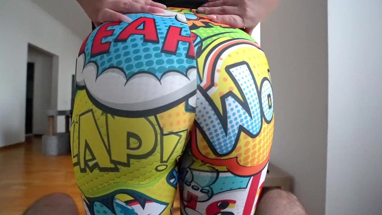 Booty_assx: Hermanastra Accidentalmente Le Mostró Fotos Desnuda De Su Gran Culo...