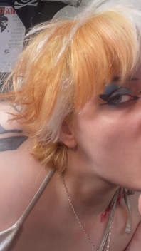 Scopata naso con cazzo e pinze per capezzoli sul naso ragazza gotica istruzioni per sborrare