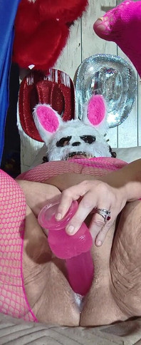 Lass uns spielen, ich will deinen schwanz mit einer pelzigen Maske oben
