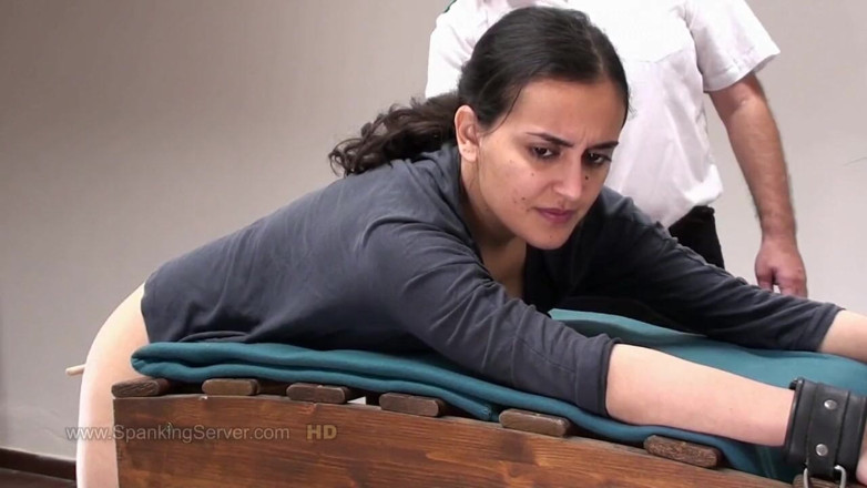 Spanking Server: Yasmeena disebat dalam penjara