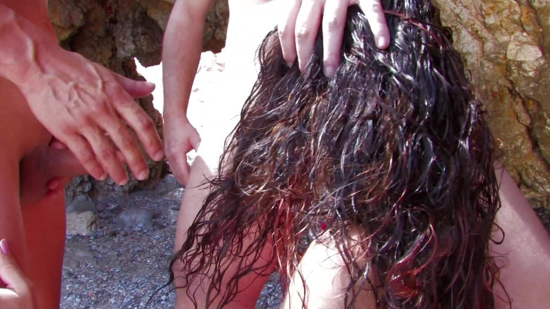 Hot Euro Girls: Very loose slut dp at the beach