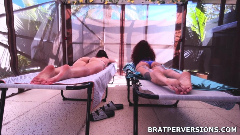 Brat Perversions: Alleen vrouwelijke voeten: je buren