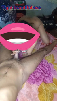 Wielki tyłek analny daje mi najlepsze obciąganie nago