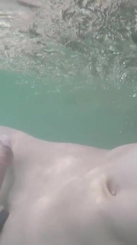 River Current si hraje s mým ptákem měkké a tvrdé