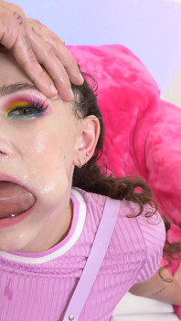 Bryan gozzling sculaccia comandatamente liz jordan mentre lei fa deepthroat!