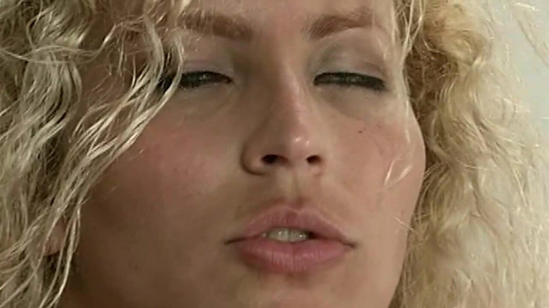 TRASHPORN: Vreemdgaande blonde milf diep gelikt en bedekt met sperma