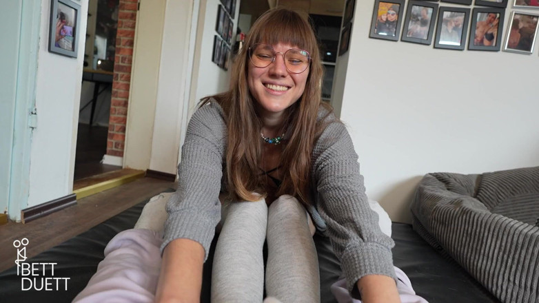 BettDuett: Menghisap kaki mani manis!!