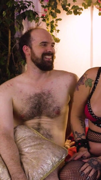 Just Interviews - Cece Larue ve Jacob Style - showgirl şov yapmaya başlıyor