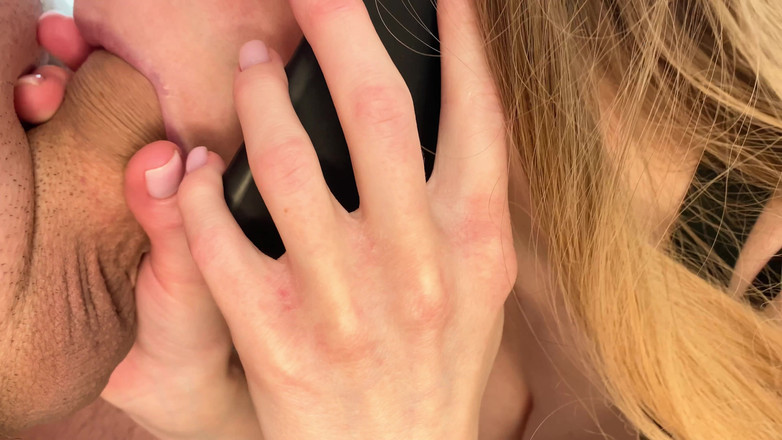 ArinaMills: सौतेली मम्मी सौतेले बेटे को चोदती है और फोन पर पति से बात करती है - बातचीत के साथ रूसी शौकिया