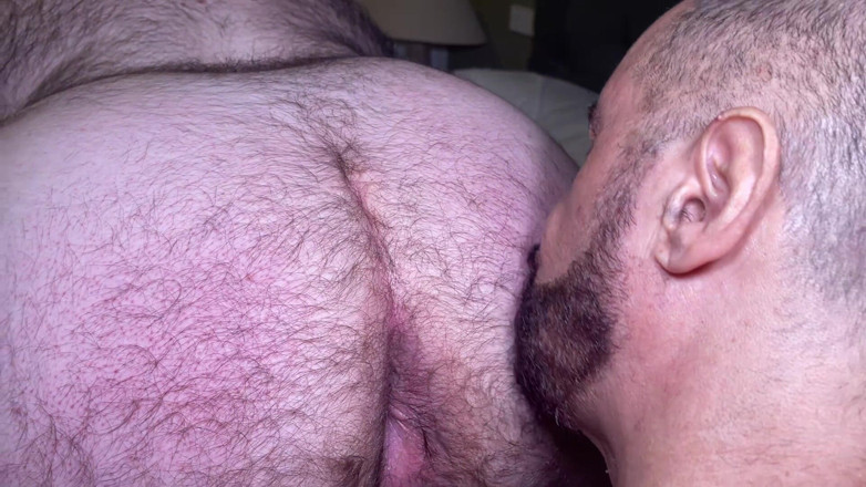 PoppaPig: Spanish Bear Fist and Fuck