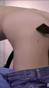 Drobná blondýnka dostane potrestána klasickým výpraskem
