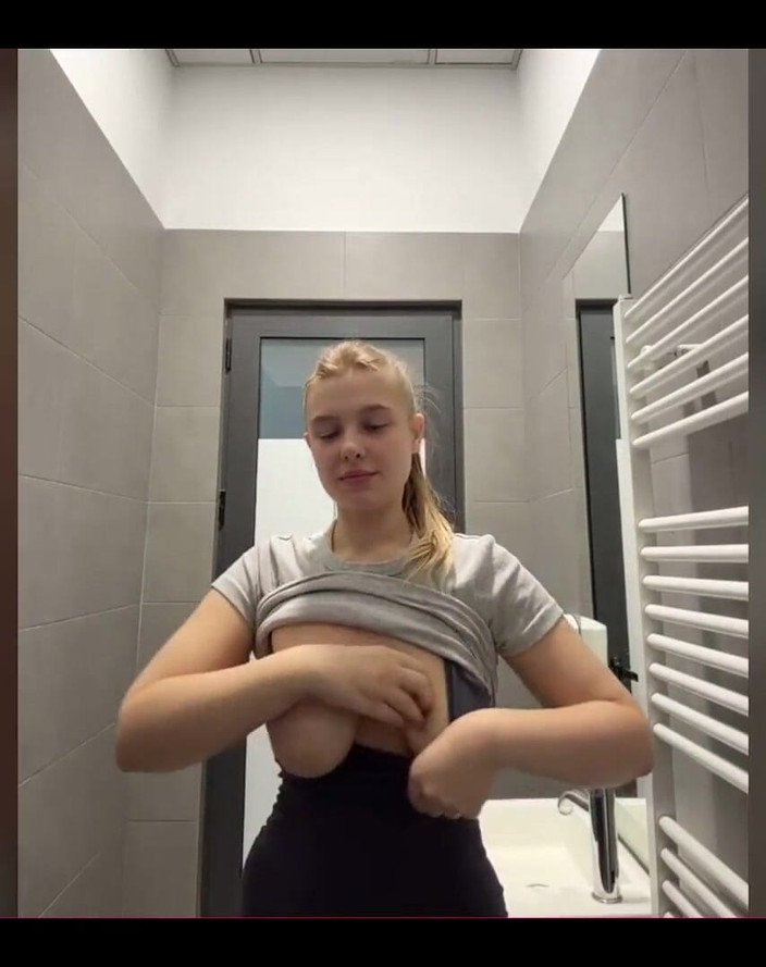 JuiceLussie: Creampie kundička. Stříkání a prstění