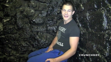 STRAIGHT BOY CURIOUS: Skutečný mladý francouzský striaght chlapec přijímá kouření