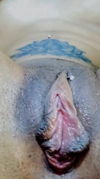 Sexy holka si hraje se svou vagínou