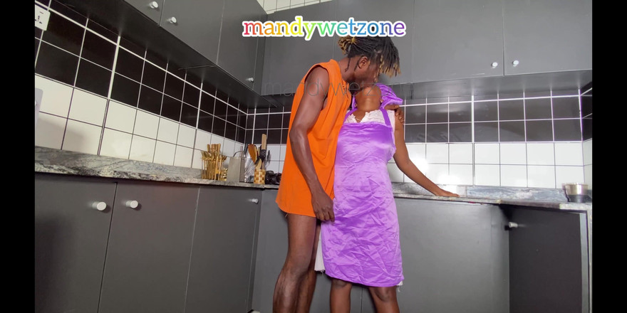 Detherapist: उसने रात का खाना बनाने में देरी की इसलिए मैंने रसोई के अंदर उसकी चूत के साथ कारण बनाया