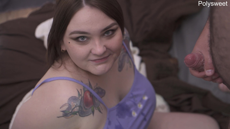 Polly Sweet: Po chvíli si s ním hraje na sněhové koule (polibky, hodně...