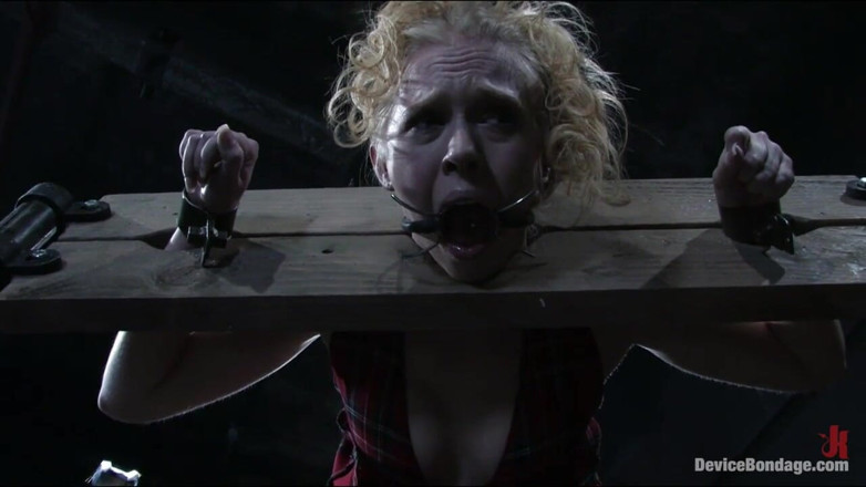 Device Bondage by Kink: Lanțuri și bastoane