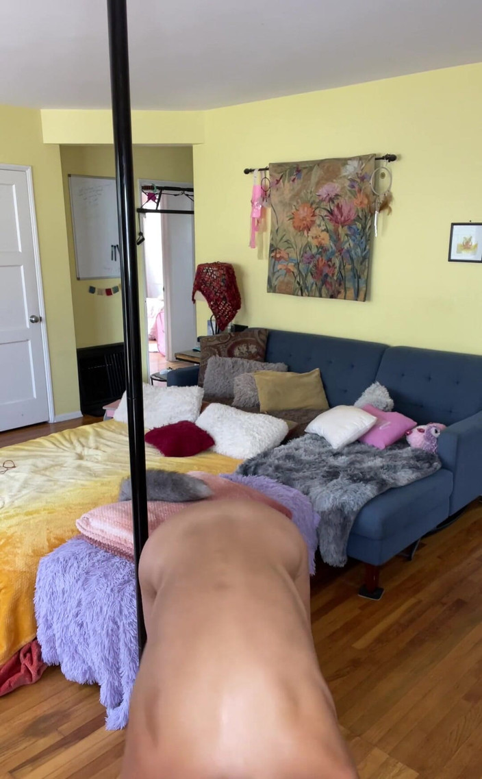 VibeWithMommy: 바지를 입은 소녀에 관한 것?!? 그녀의 젖탱이에 사정하는 것을 멈추지 않는 수줍은 사람이야!