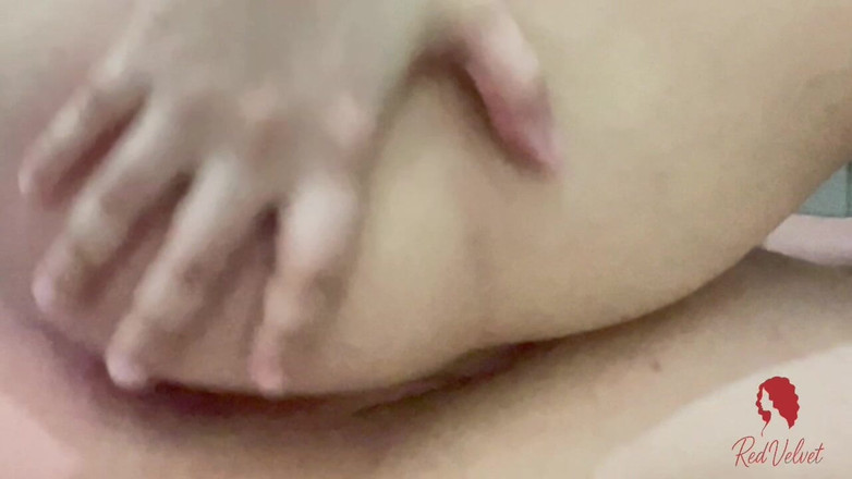 Red Velvet Noir: Pepek saya banyak meleleh dengan horniness