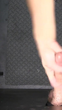 Roșcată în formă Alexa suge pule în gaura din zid - gloryhole pentru prima dată CU VEDERE LA PERSOANA 1