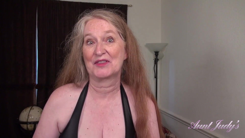 Aunt Judy's: Peituda texas amadora GILF Maggie dá-lhe uma punheta (POV)