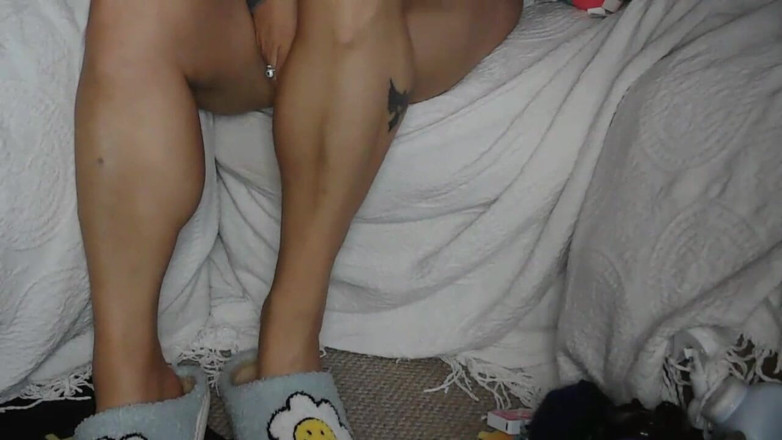 RedIvy420: Kepi Carter的拖鞋悬垂挑逗和丰满小崇拜看着我滑下他们