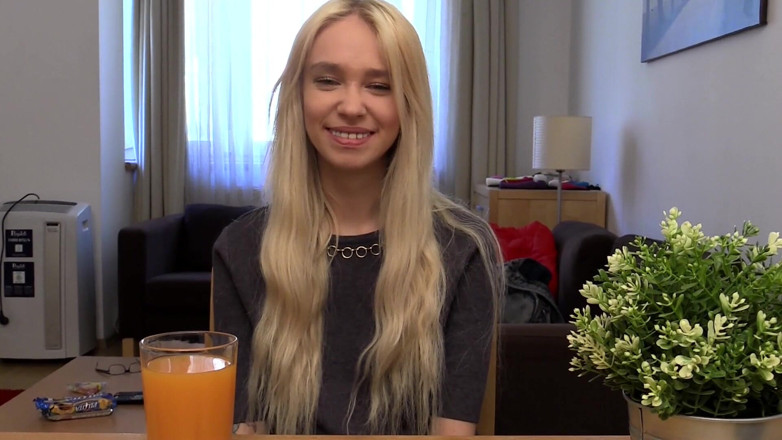 Watch Dirty Movies: Sexy studentka potřebuje peníze - rozhovor
