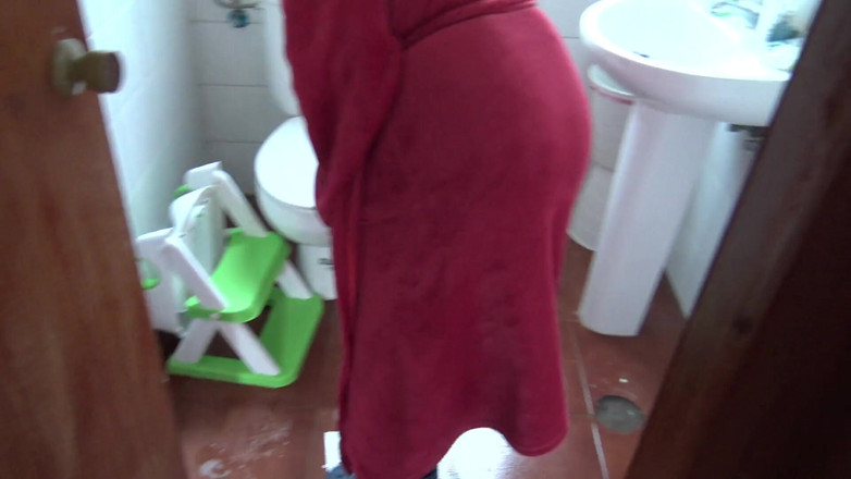 Stepmom Susan: Azgın üvey oğul yarağını sıvazlayasın diye önüne işememe yalvardı