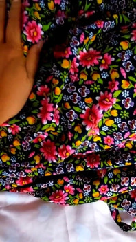 O fată frumoasă din satul negru este futută de fratele ei vitreg - cuplu sexy asiatic