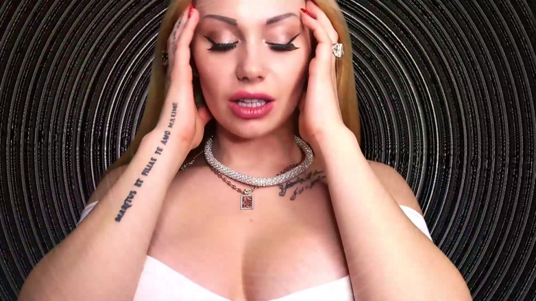 Goddess Misha Goldy: หลงอยู่ในเสน่ห์เย้ายวนทางเพศของฉัน แล้วรูดควยให้ฉันเดี๋ยวนี้!