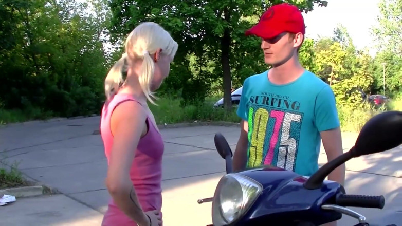 German amateur - 100% German hardcore videos: Schattige blonde tiener krijgt haar kutje verwoest