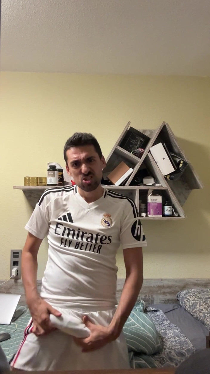Liam Harding: Straight Soccer Guy Jerking off Busts a Huge Load
