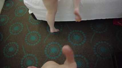 Danni Jones: Aldatan üvey anne Danni Jones ona ve üvey oğluna bir oda alıyor